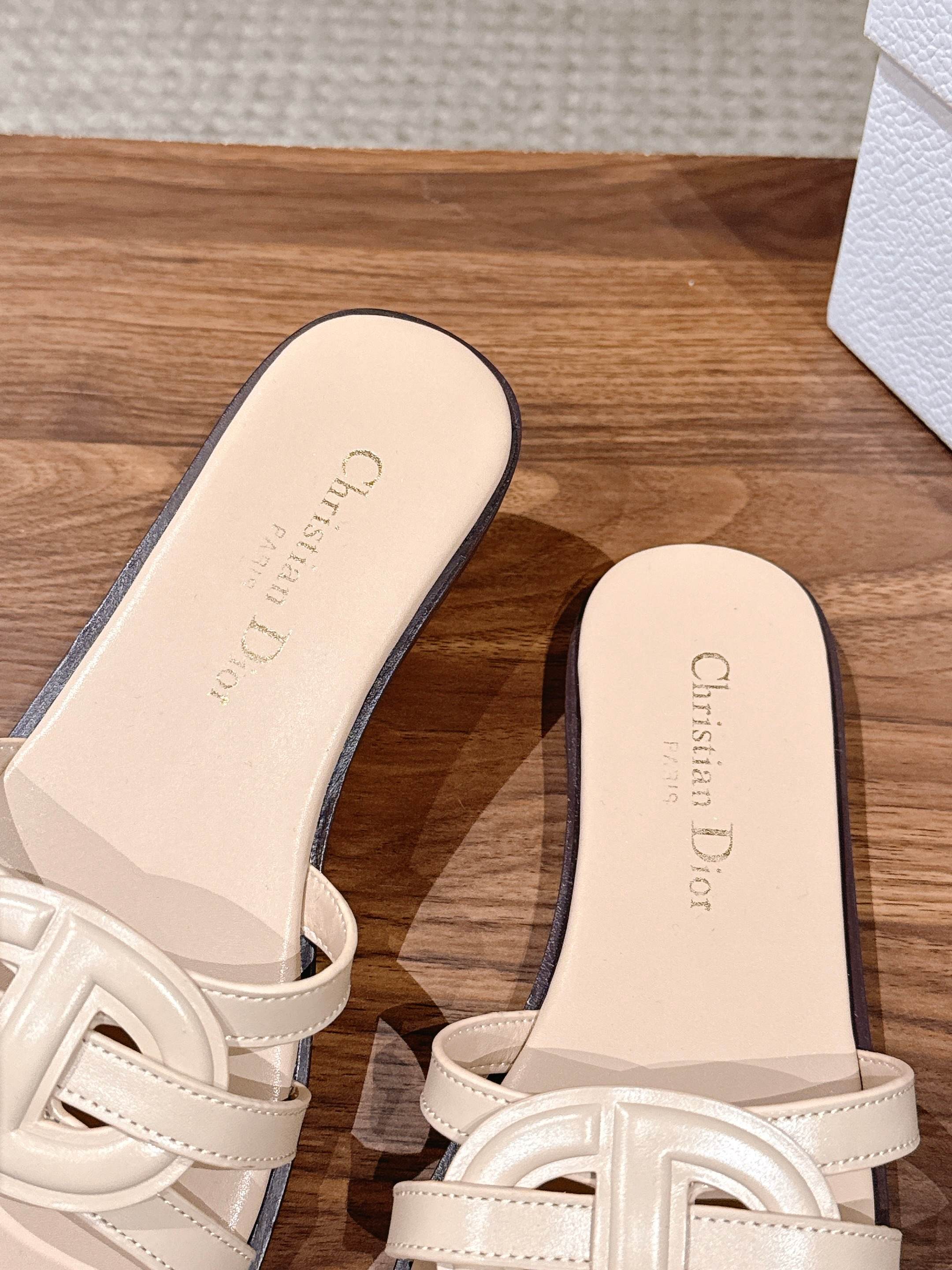 DIOR 26S SLIDE SANDALS IN BEIGE CLUB WOVEN CALFSKIN
