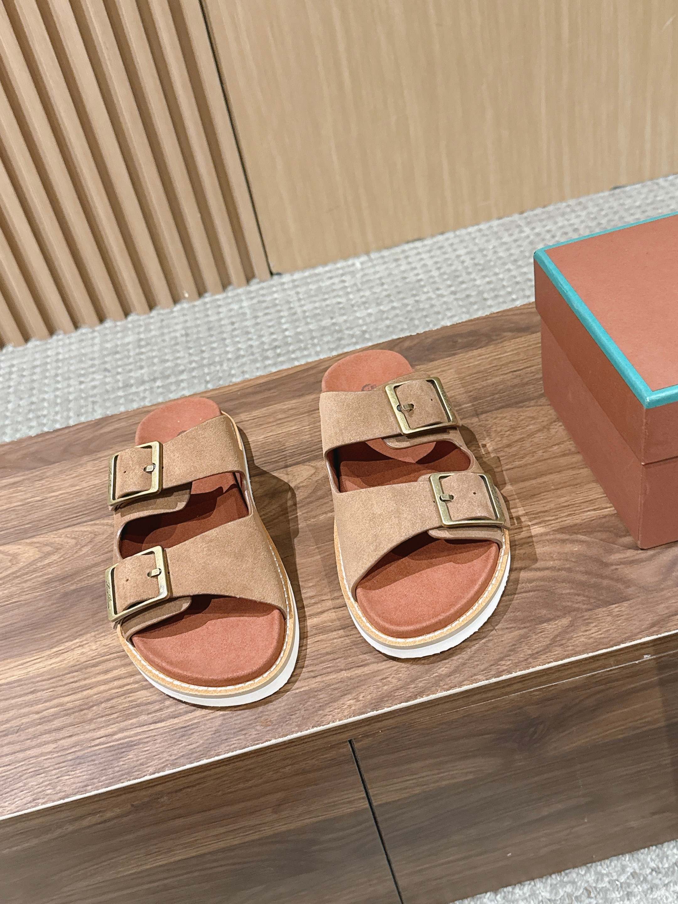 LP 26S DOUBLE BUCKLE SLIDES IN BROWN SUEDE GOLD HARDWARE