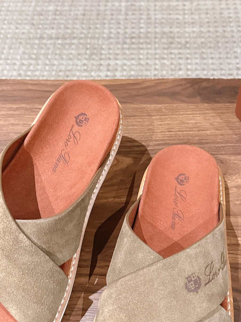 LP 26S CROSS STRAP SLIDES SANDAL IN OLIVE BROWN SUEDE