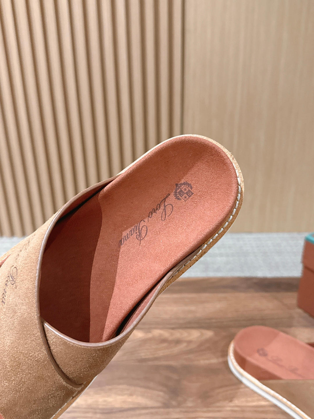 LP 26S CROSS STRAP SLIDES SANDAL IN BROWN SUEDE