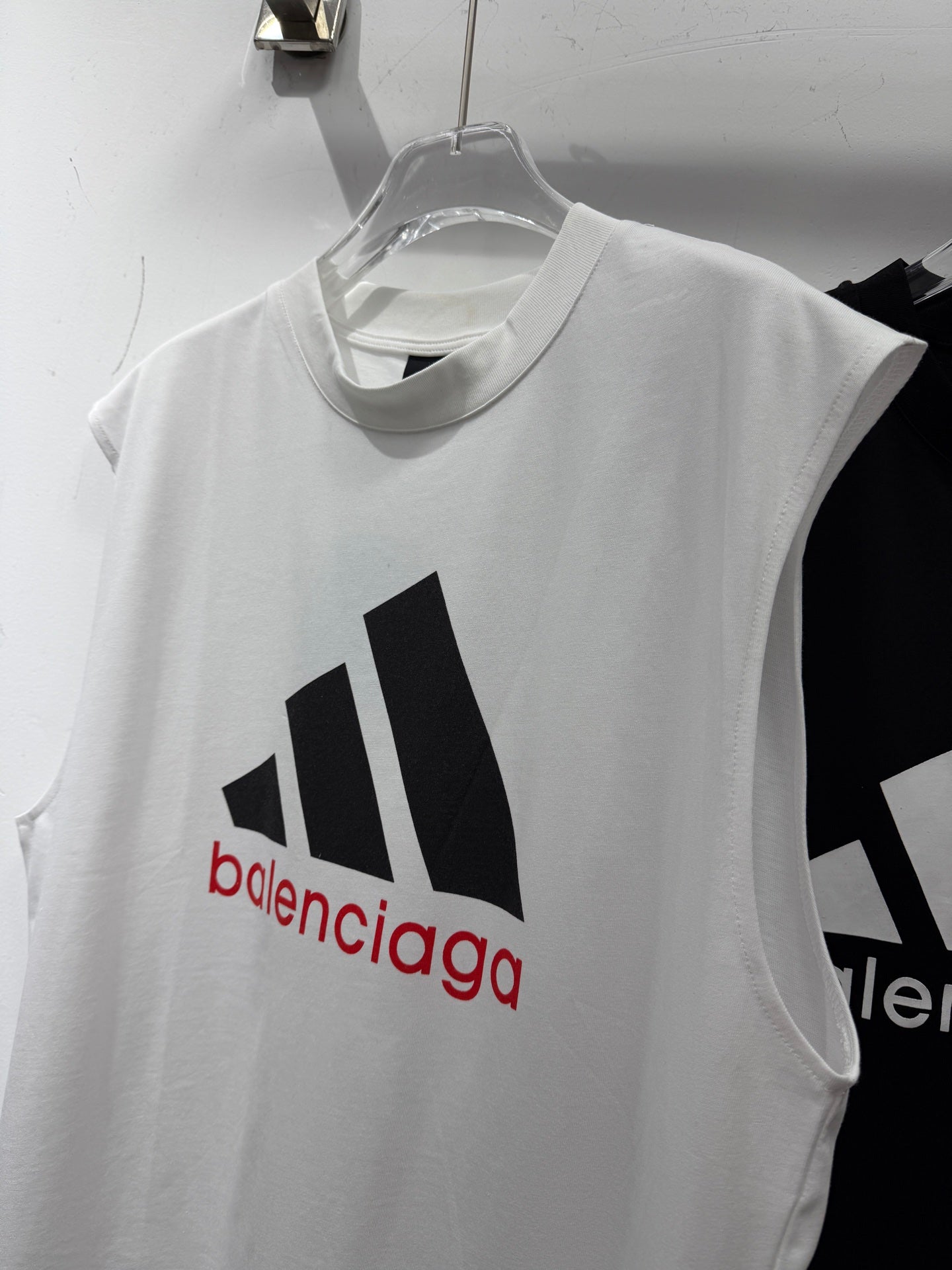 BALENCIAGA 26S SLEEVELESS T-SHIRT 047