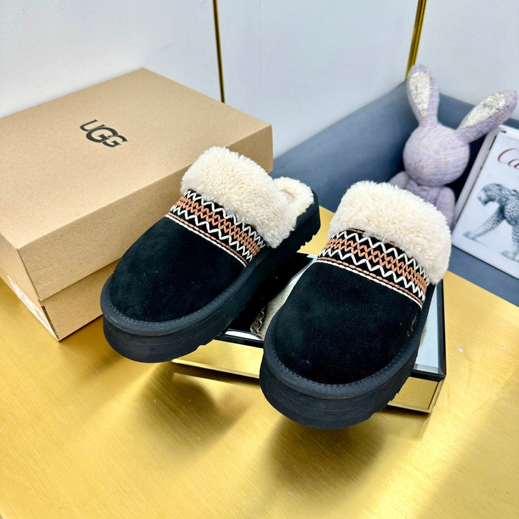 THICK-SOLED EMBROIDERED WARM FURRY CLOGS IN BLACK SUEDE AND SHEARLING