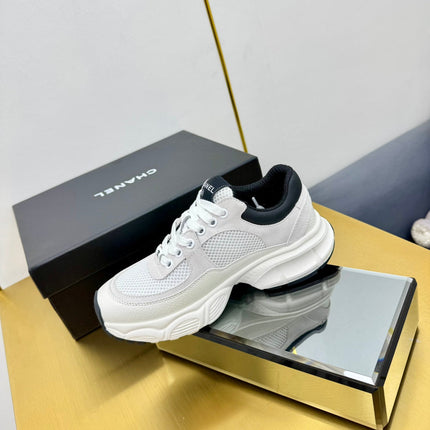 SNEAKER IN PALE GRAY SUEDE WITH BLACK LOGO AND MESH