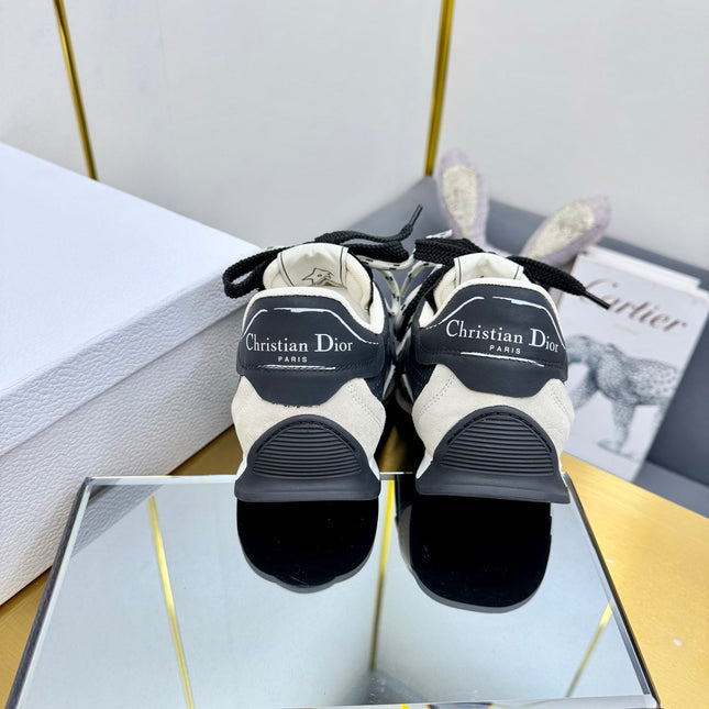 DIOR 26S RUNNING SNEAKER IN BLACK CALFSKIN AND BEIGE SUEDE