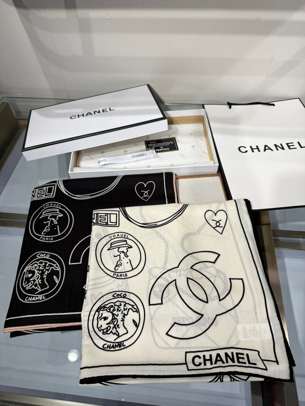 CHANEL 25S SCARF 140 IN SILK 732180