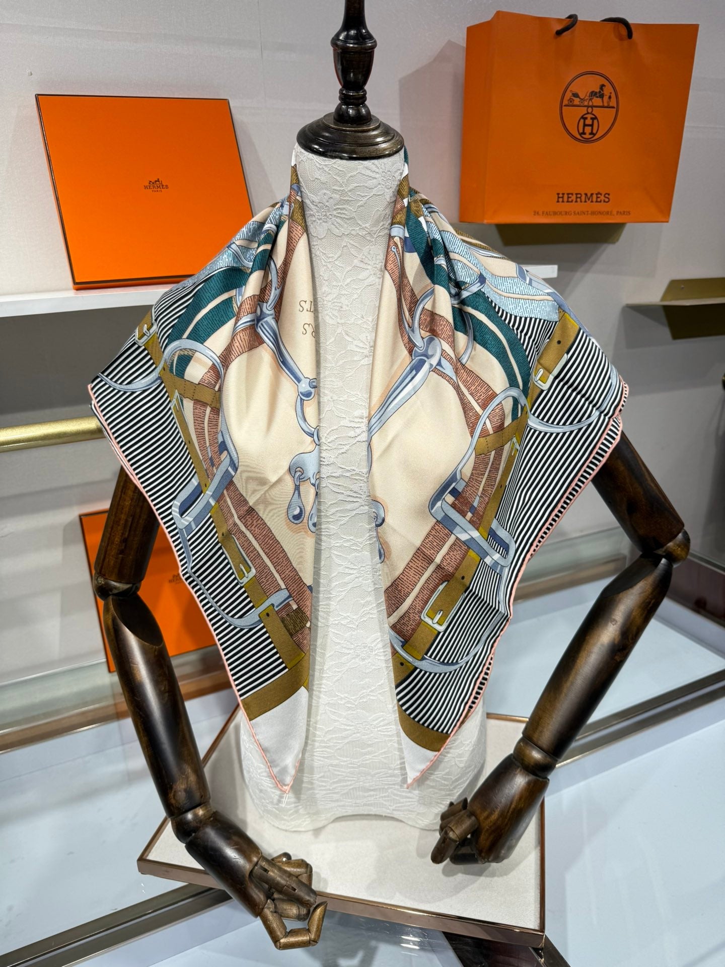 HERMES 26S SCARF 90 IN SILK 307102