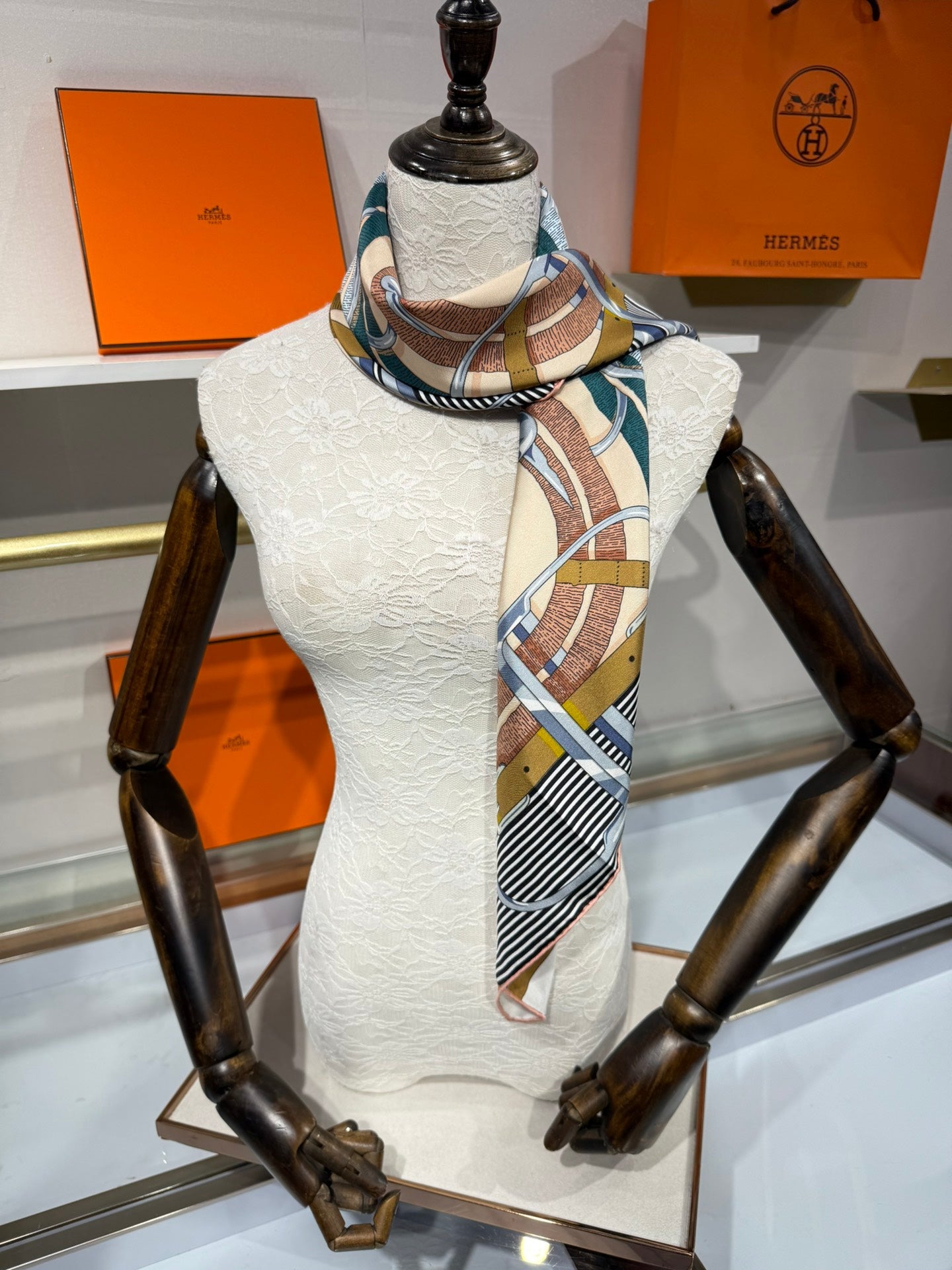 HERMES 26S SCARF 90 IN SILK 307102
