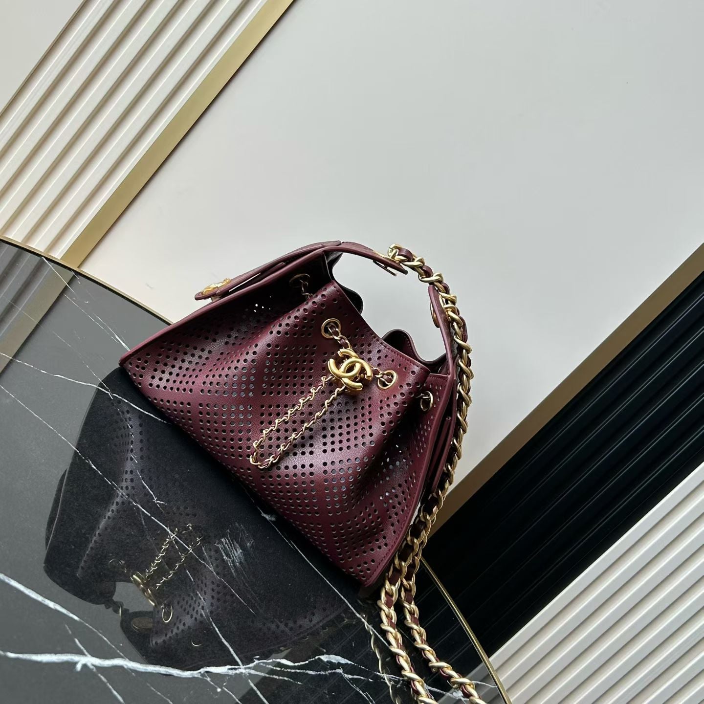 CHANEL 26S HOBO BAG 22 IN BURGUNDY RED PERFORATED CALFSKIN GOLD HARDWARE
