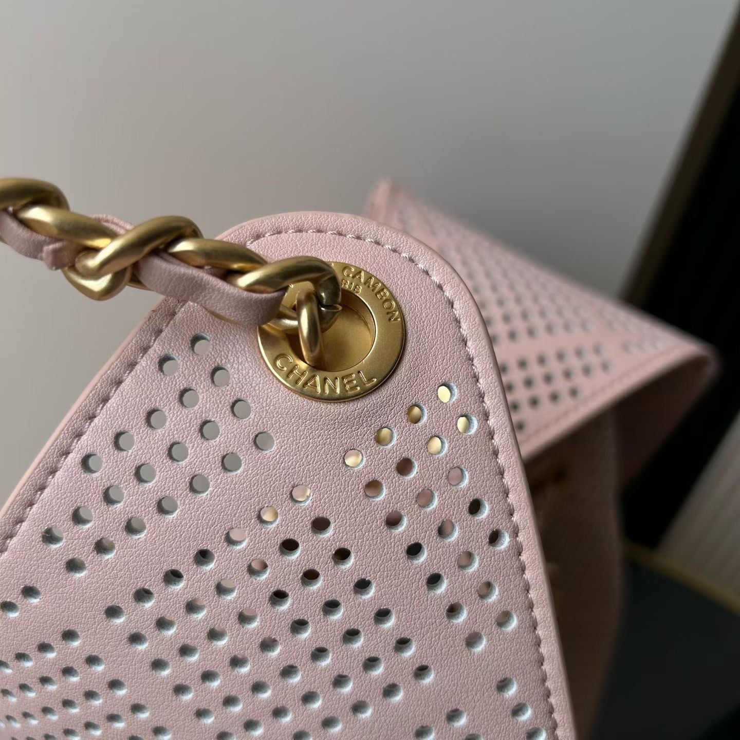 CHANEL 26S HOBO BAG MEDIUM 30 IN LIGHT PINK PERFORATED CALFSKIN GOLD HARDWARE
