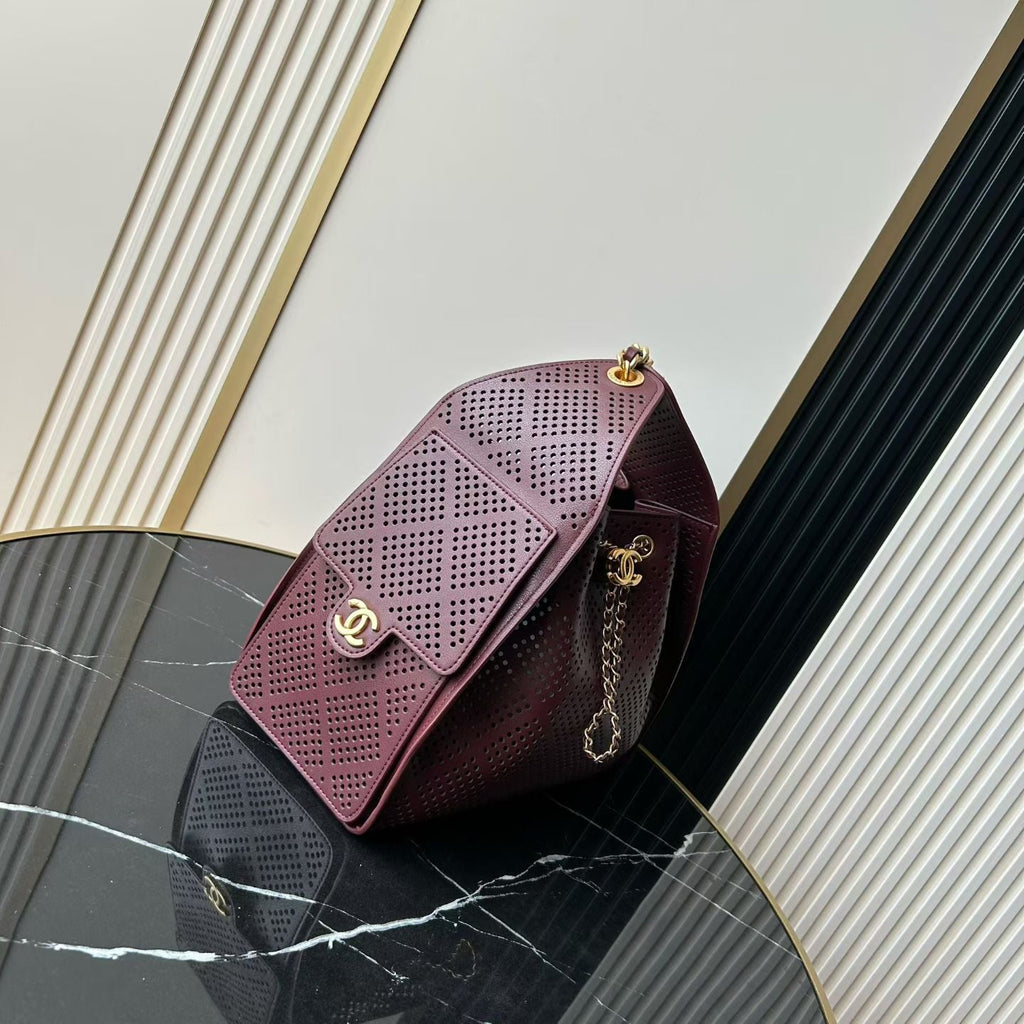 CHANEL 26S HOBO BAG MEDIUM 30 IN BURGUNDY RED PERFORATED CALFSKIN GOLD HARDWARE