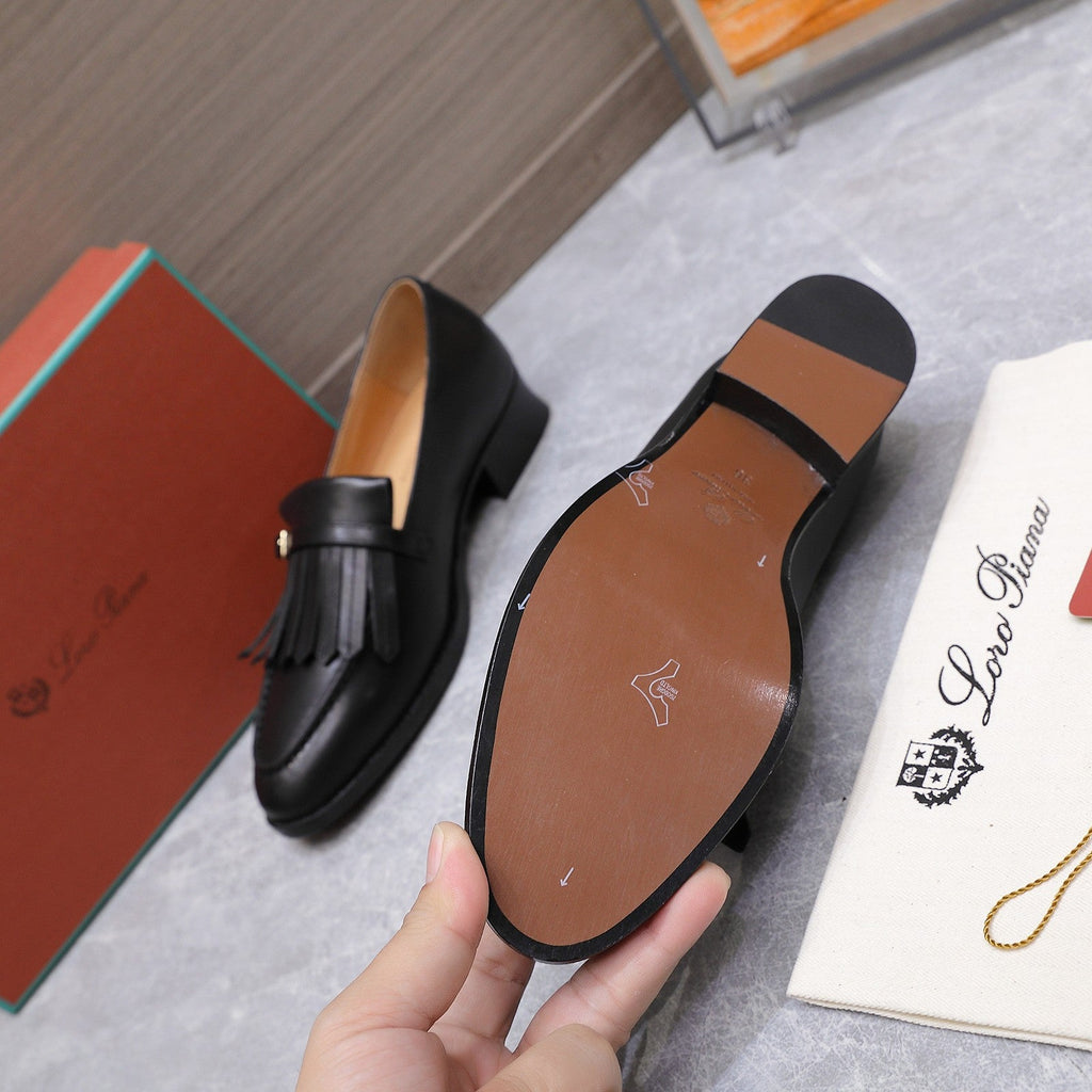 LP 26S SERGIO TASSEL LOAFERS IN BLACK CALFSKIN GOLD HARDWARE