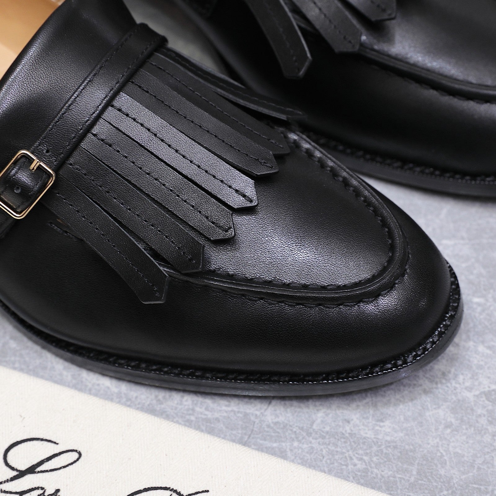 LP 26S SERGIO TASSEL LOAFERS IN BLACK CALFSKIN GOLD HARDWARE