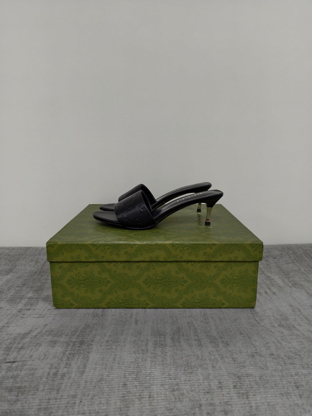 GUCCI 26S MULE SANDALS 55MM IN BLACK CALFSKIN GG EMBOSSED
