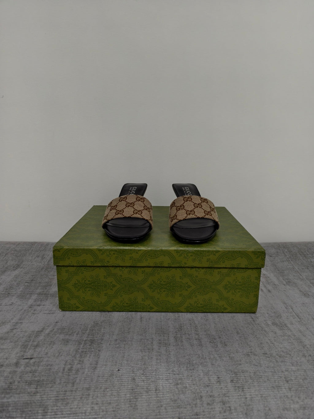 GUCCI 26S MULE SANDALS 55MM IN BEIGE BROWN GG CANVAS