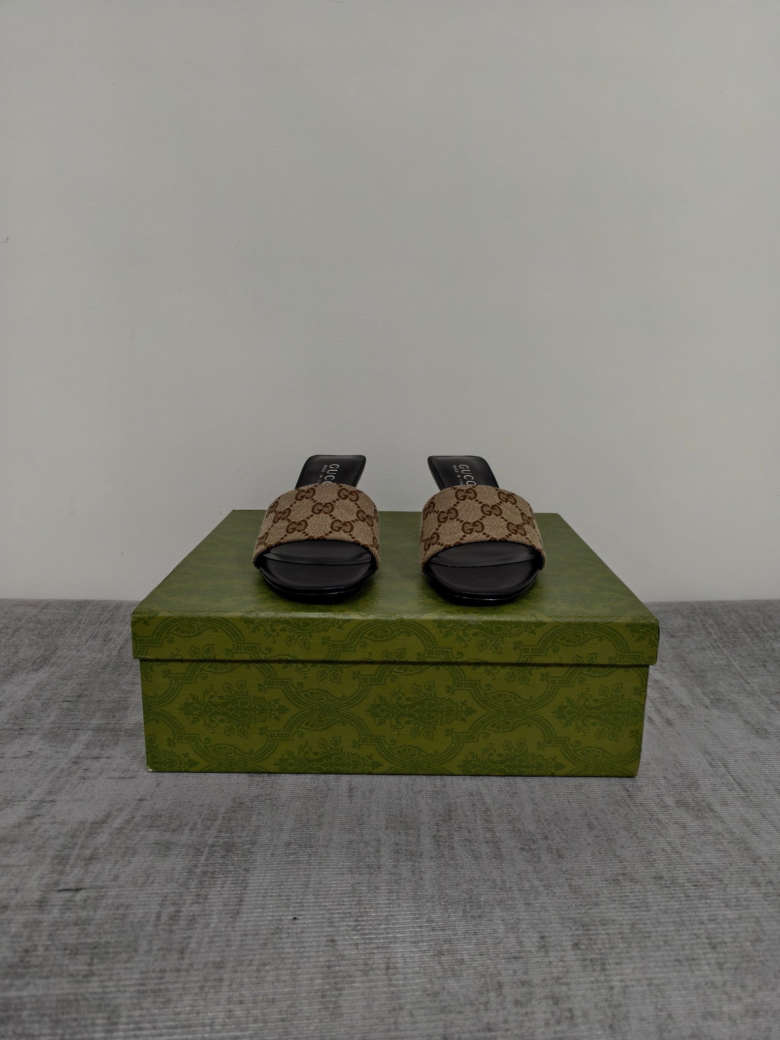 GUCCI 26S MULE SANDALS 55MM IN BEIGE BROWN GG CANVAS