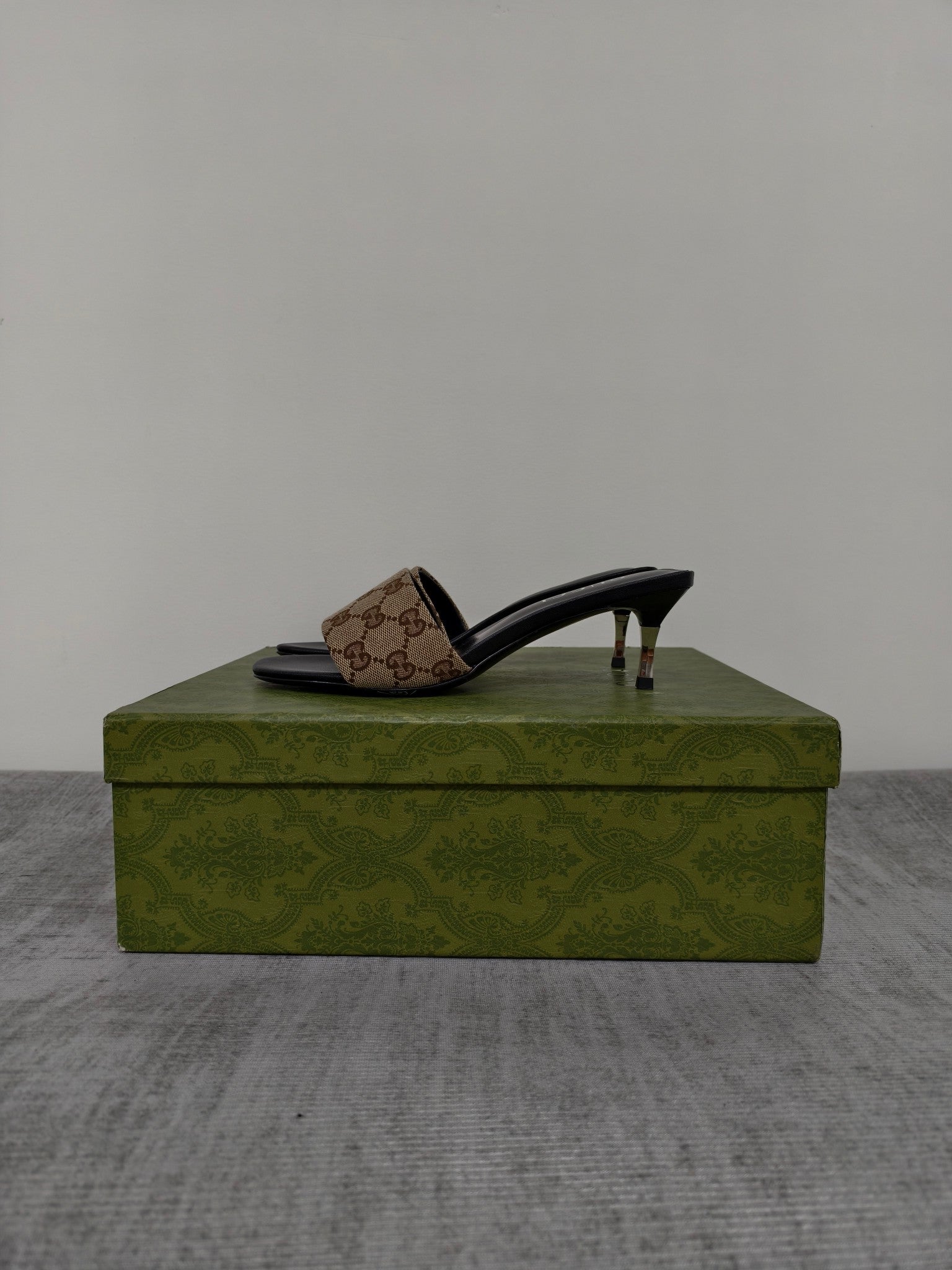 GUCCI 26S MULE SANDALS 55MM IN BEIGE BROWN GG CANVAS
