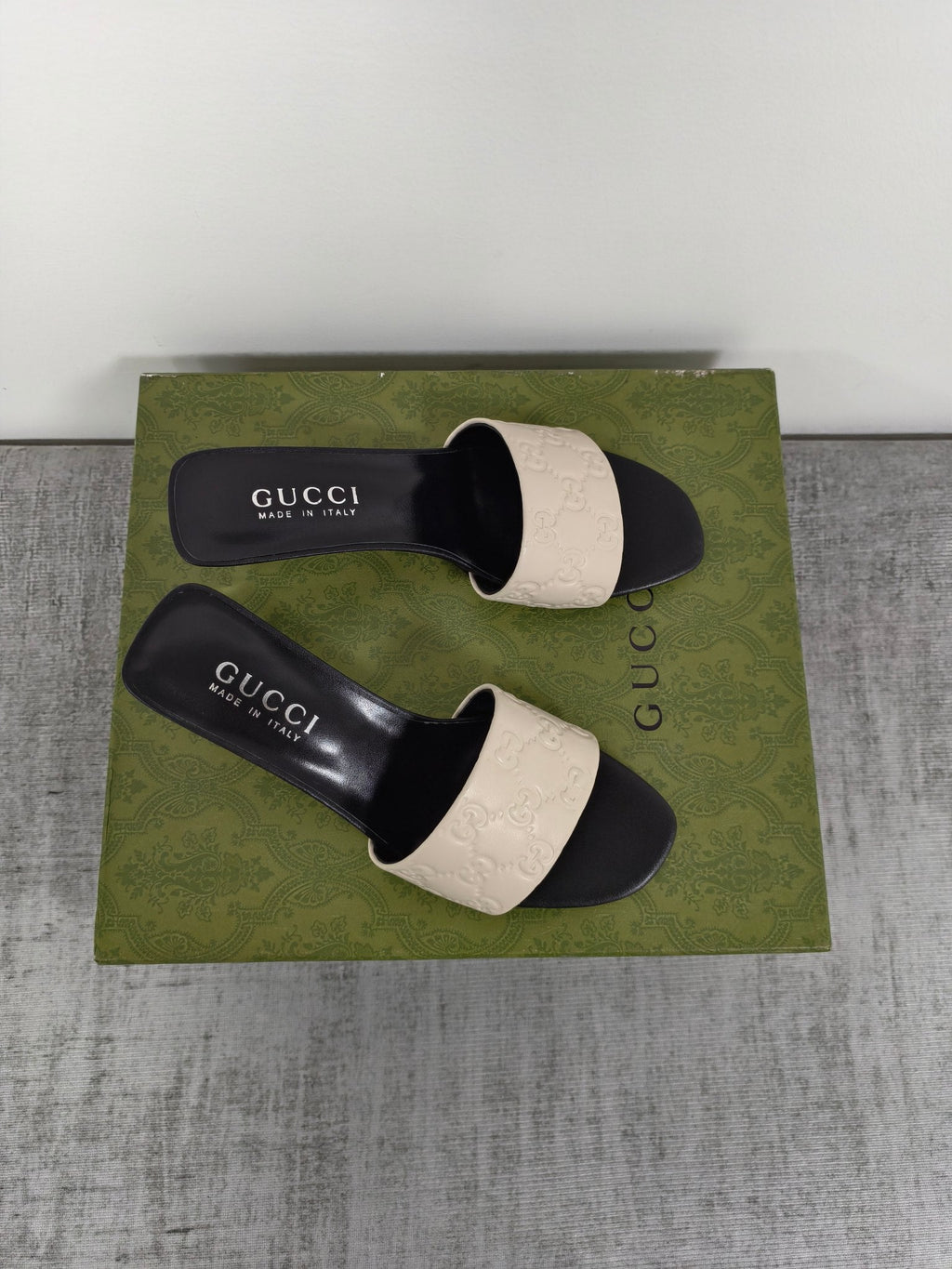 GUCCI 26S MULE SANDALS 55MM IN IVORY WHITE CALFSKIN GG EMBOSSED