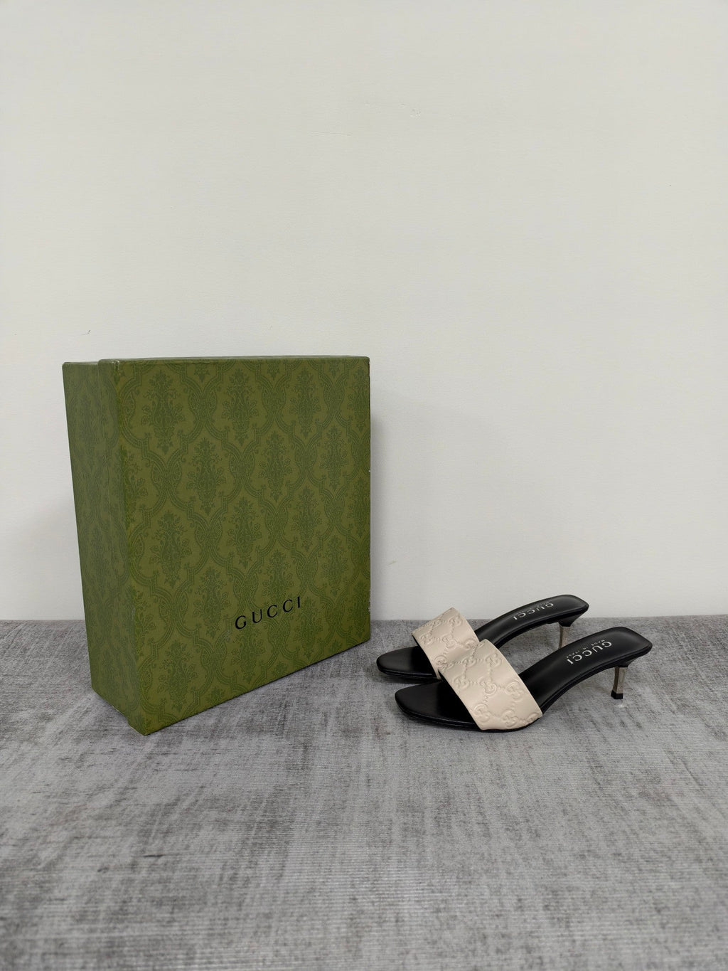 GUCCI 26S MULE SANDALS 55MM IN IVORY WHITE CALFSKIN GG EMBOSSED