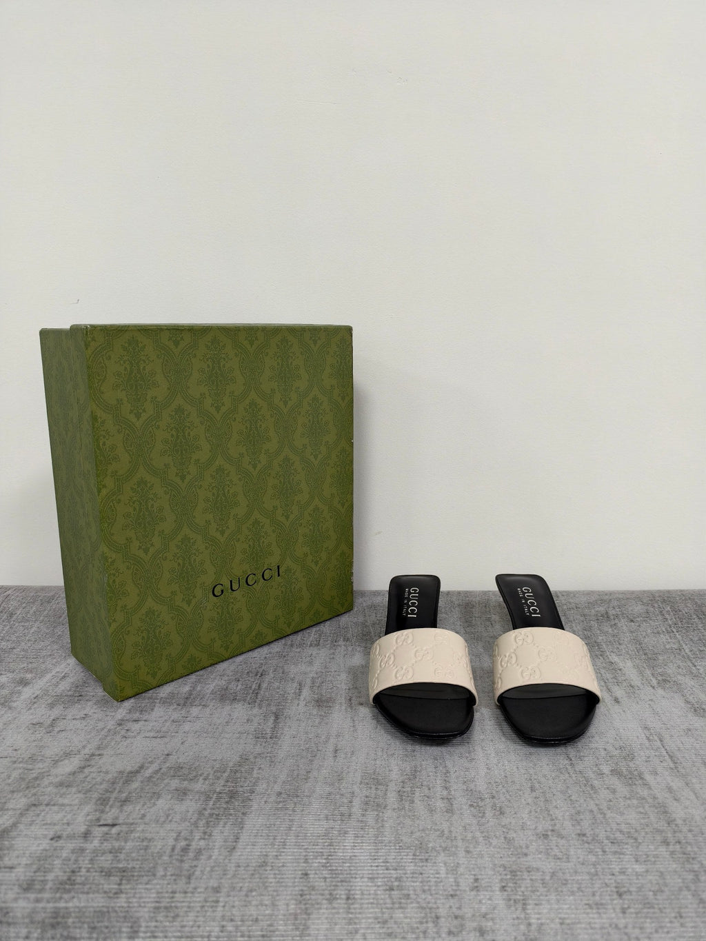 GUCCI 26S MULE SANDALS 55MM IN IVORY WHITE CALFSKIN GG EMBOSSED
