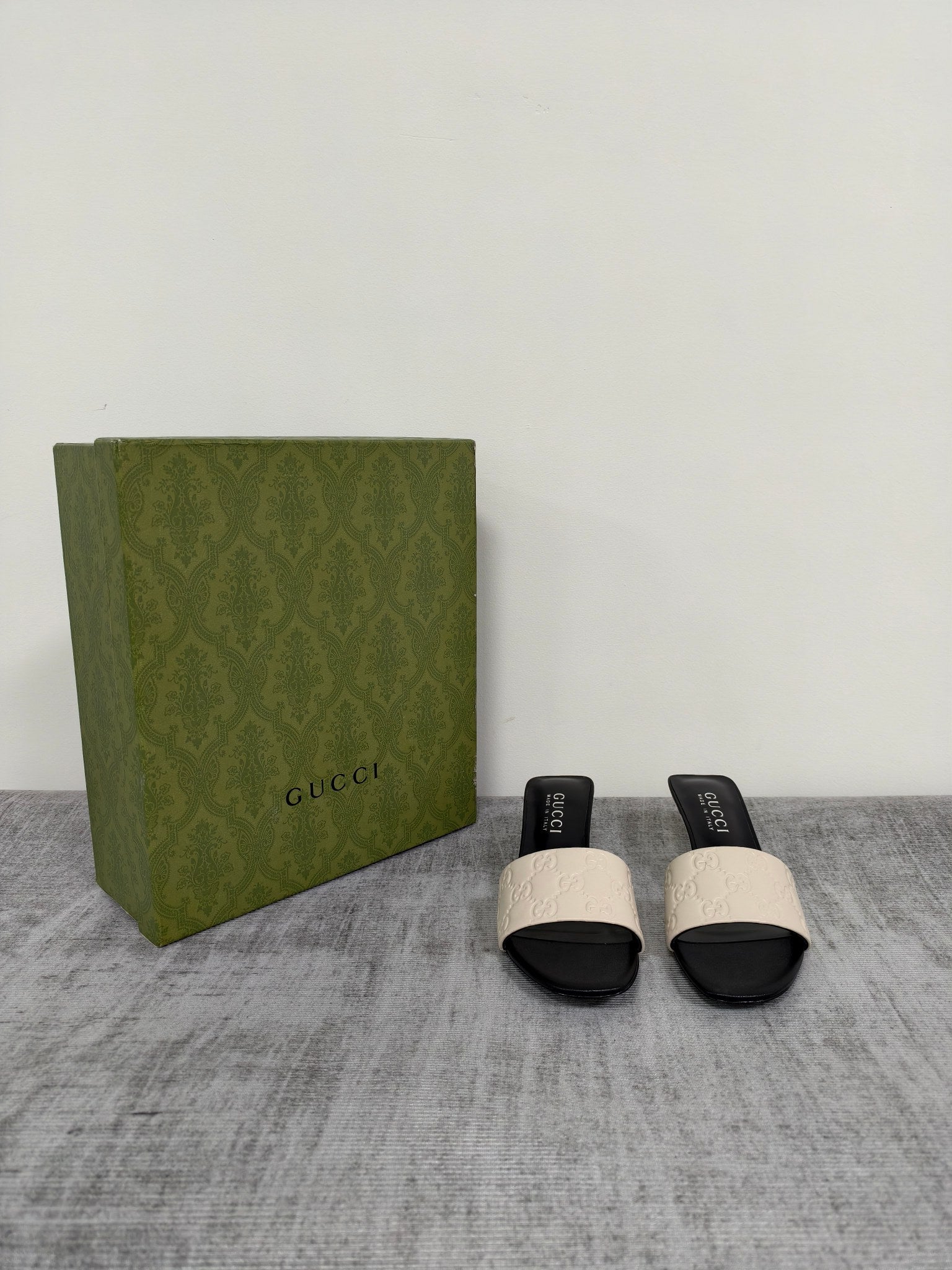 GUCCI 26S MULE SANDALS 55MM IN IVORY WHITE CALFSKIN GG EMBOSSED