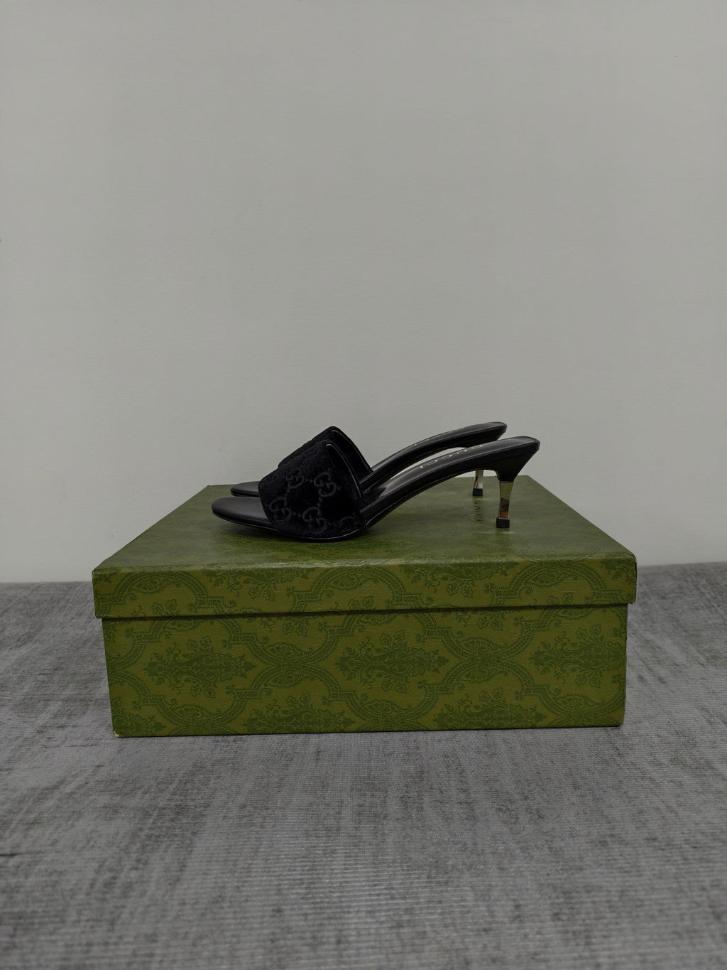 GUCCI 26S MULE SANDALS 55MM IN BLACK VELVET GG EMBOSSED
