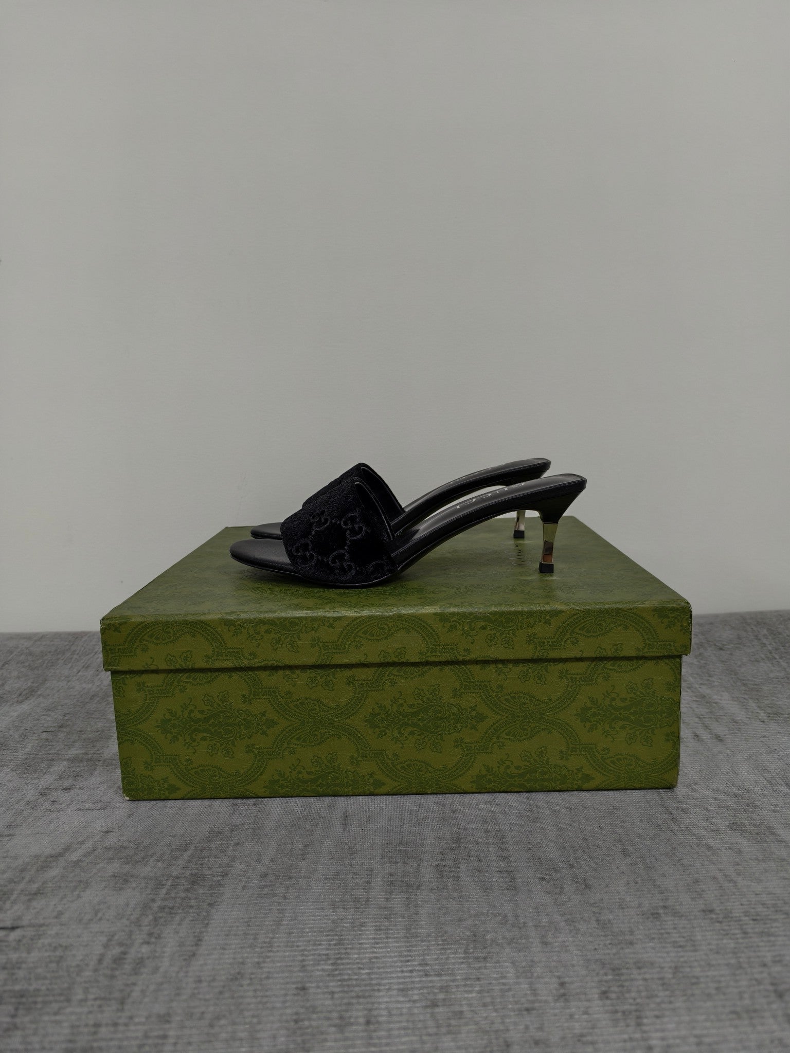 GUCCI 26S MULE SANDALS 55MM IN BLACK VELVET GG EMBOSSED