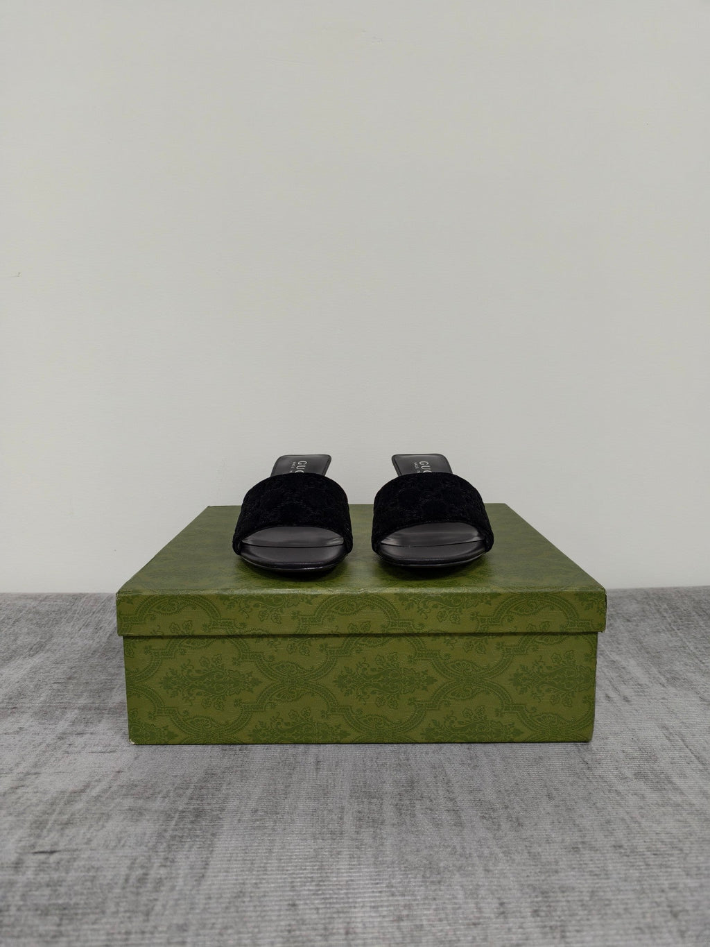 GUCCI 26S MULE SANDALS 55MM IN BLACK VELVET GG EMBOSSED