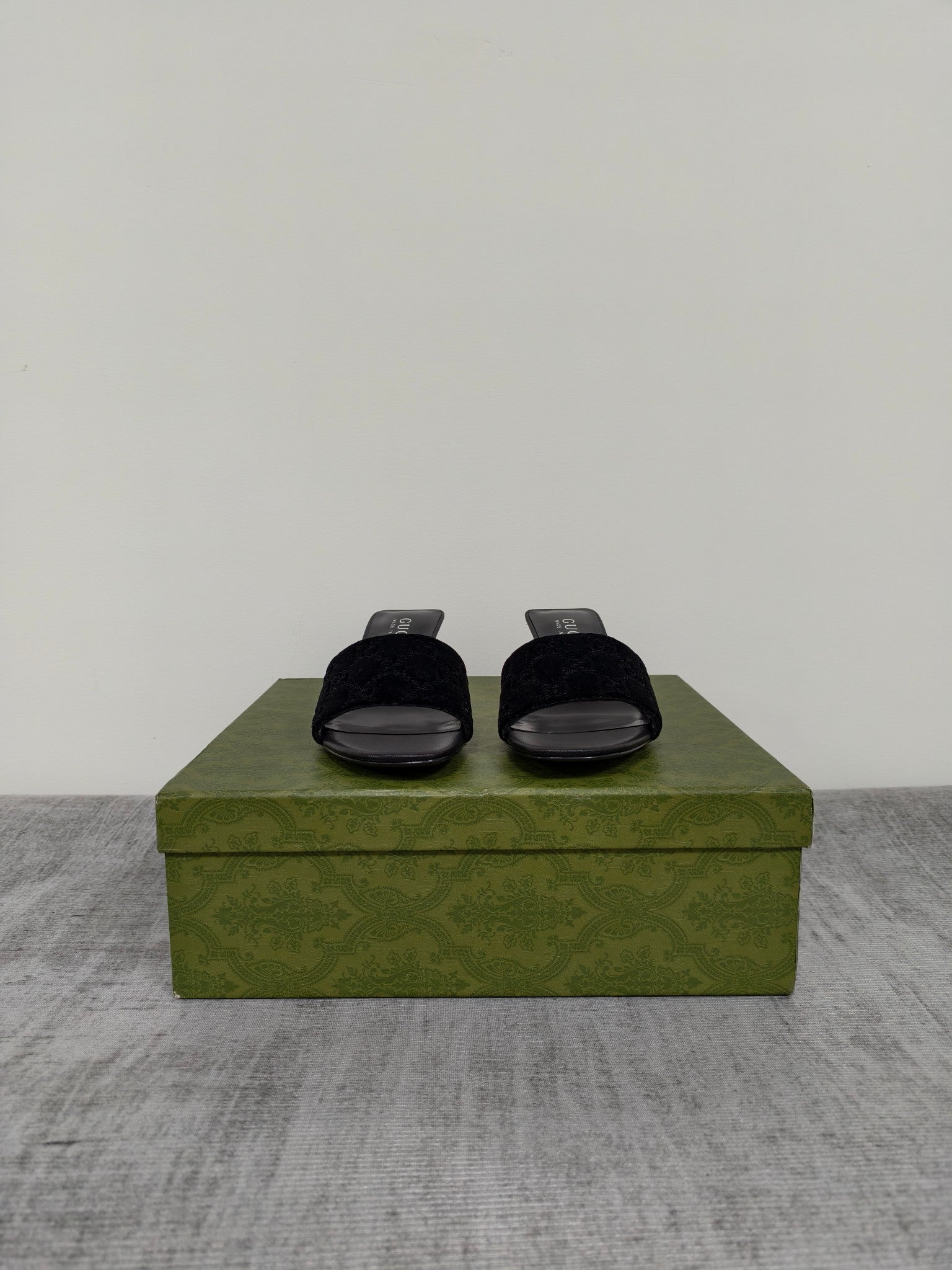 GUCCI 26S MULE SANDALS 55MM IN BLACK VELVET GG EMBOSSED