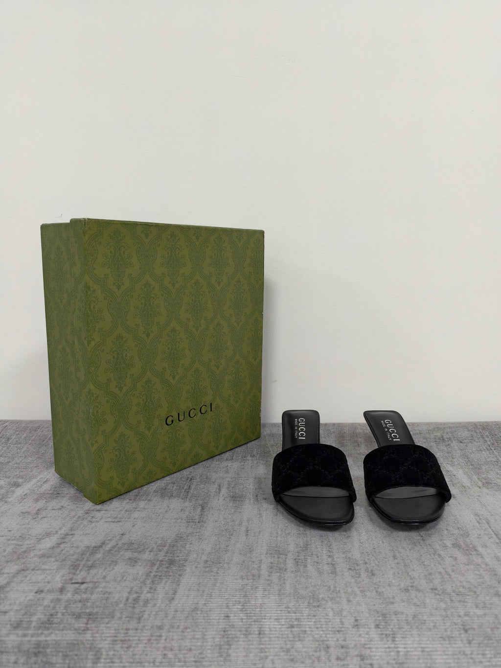 GUCCI 26S MULE SANDALS 55MM IN BLACK VELVET GG EMBOSSED