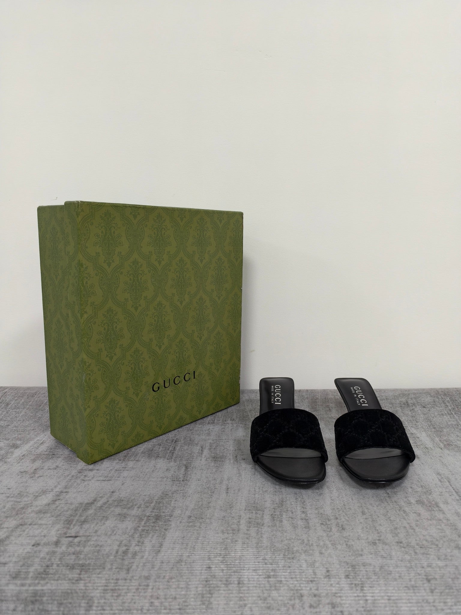 GUCCI 26S MULE SANDALS 55MM IN BLACK VELVET GG EMBOSSED
