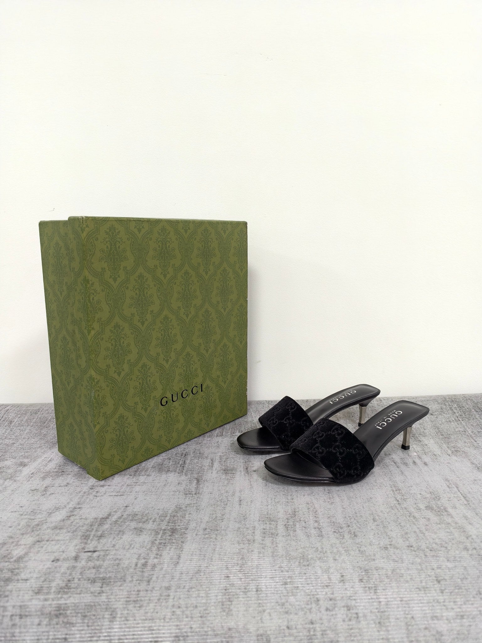 GUCCI 26S MULE SANDALS 55MM IN BLACK VELVET GG EMBOSSED