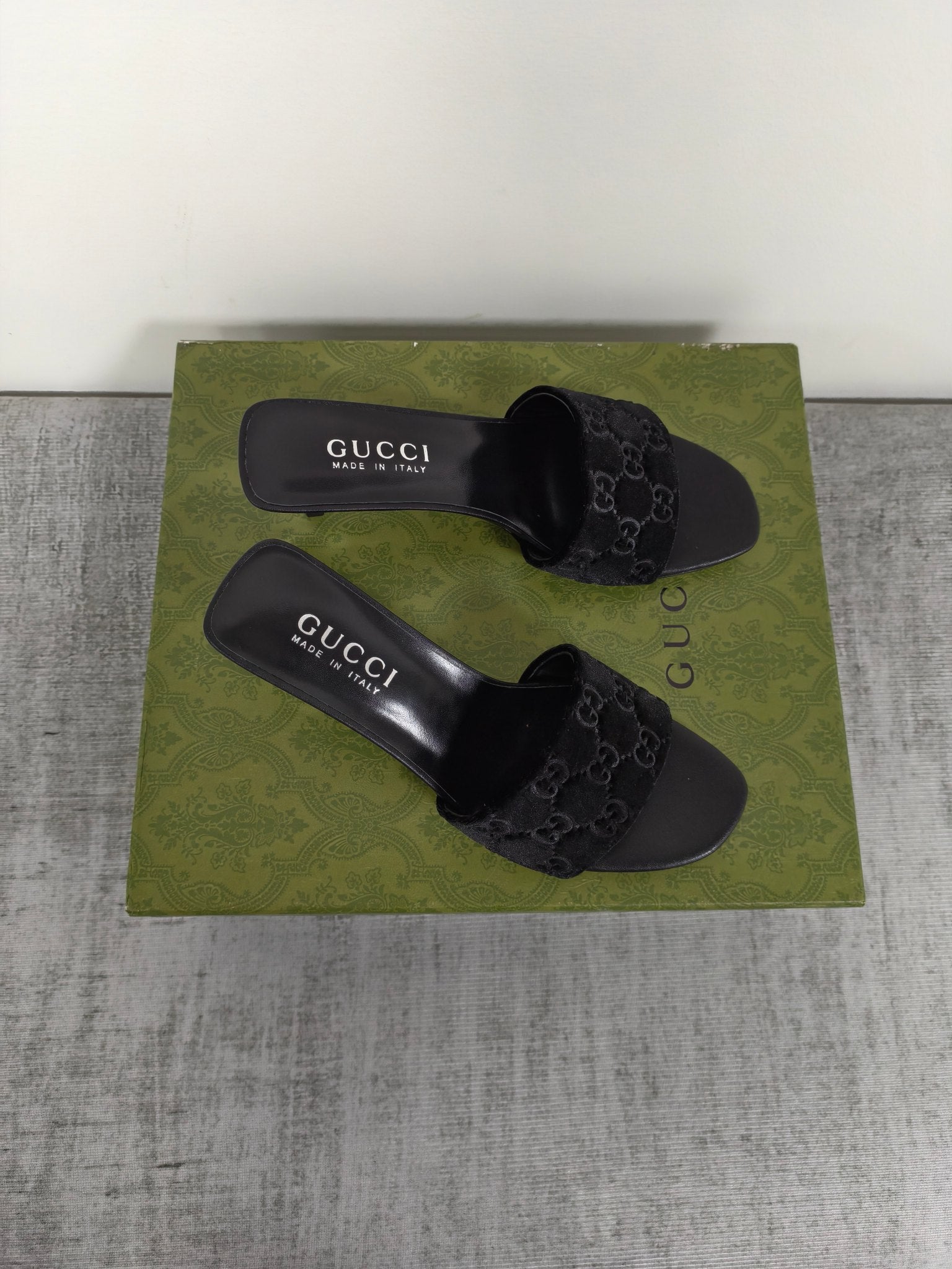 GUCCI 26S MULE SANDALS 55MM IN BLACK VELVET GG EMBOSSED