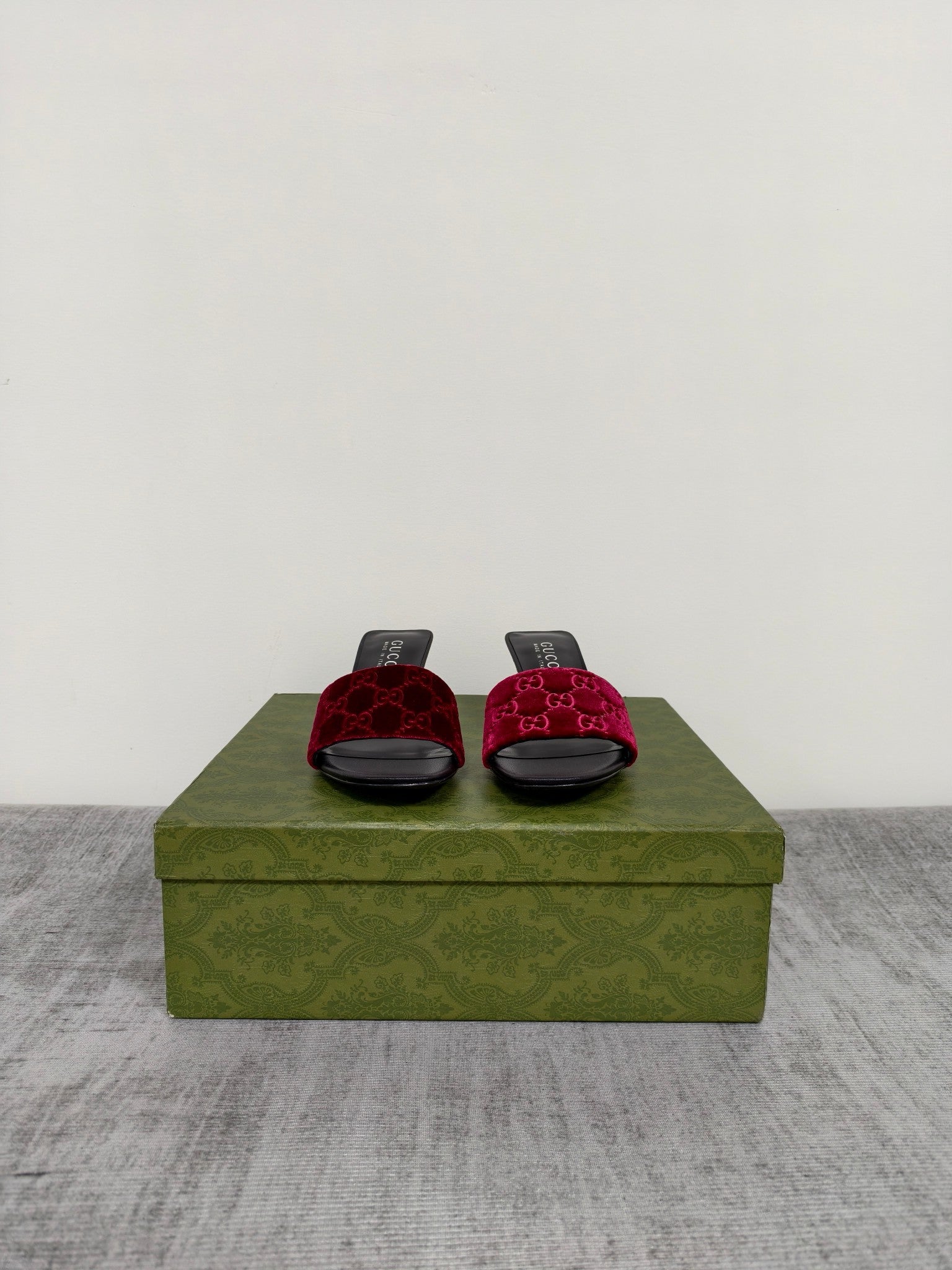 GUCCI 26S MULE SANDALS 55MM IN DARK RED VELVET GG EMBOSSED