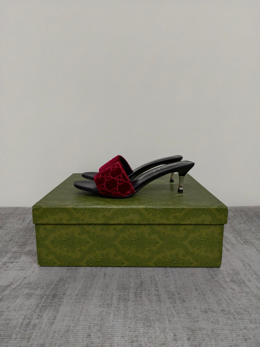GUCCI 26S MULE SANDALS 55MM IN DARK RED VELVET GG EMBOSSED
