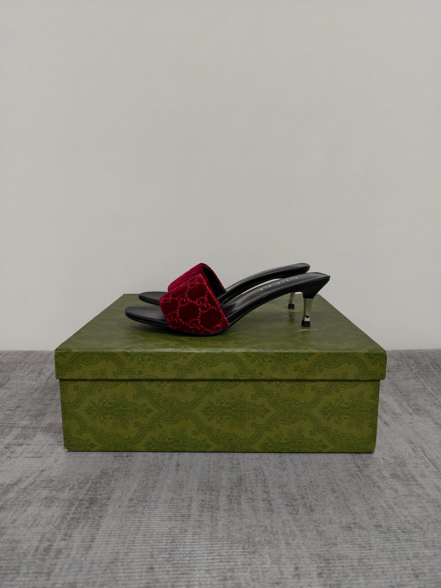GUCCI 26S MULE SANDALS 55MM IN DARK RED VELVET GG EMBOSSED