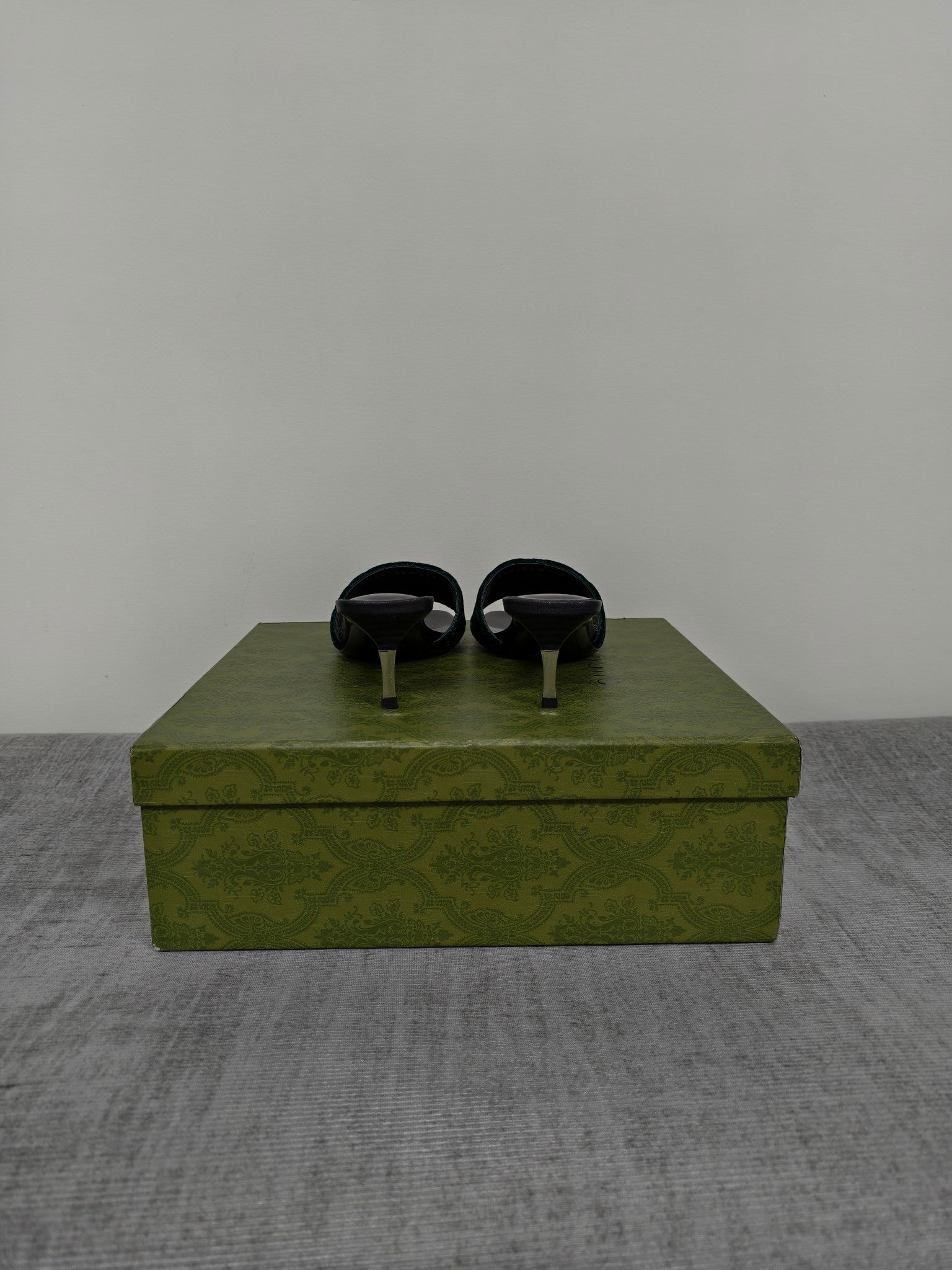 GUCCI 26S MULE SANDALS 55MM IN DARK GREEN VELVET GG EMBOSSED