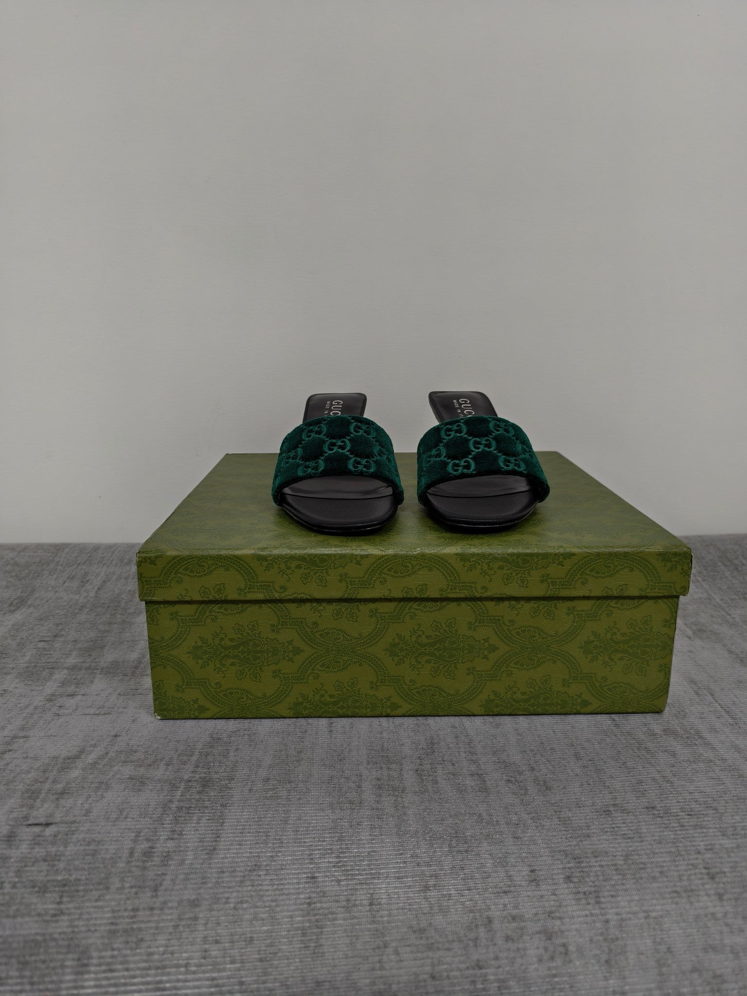 GUCCI 26S MULE SANDALS 55MM IN DARK GREEN VELVET GG EMBOSSED