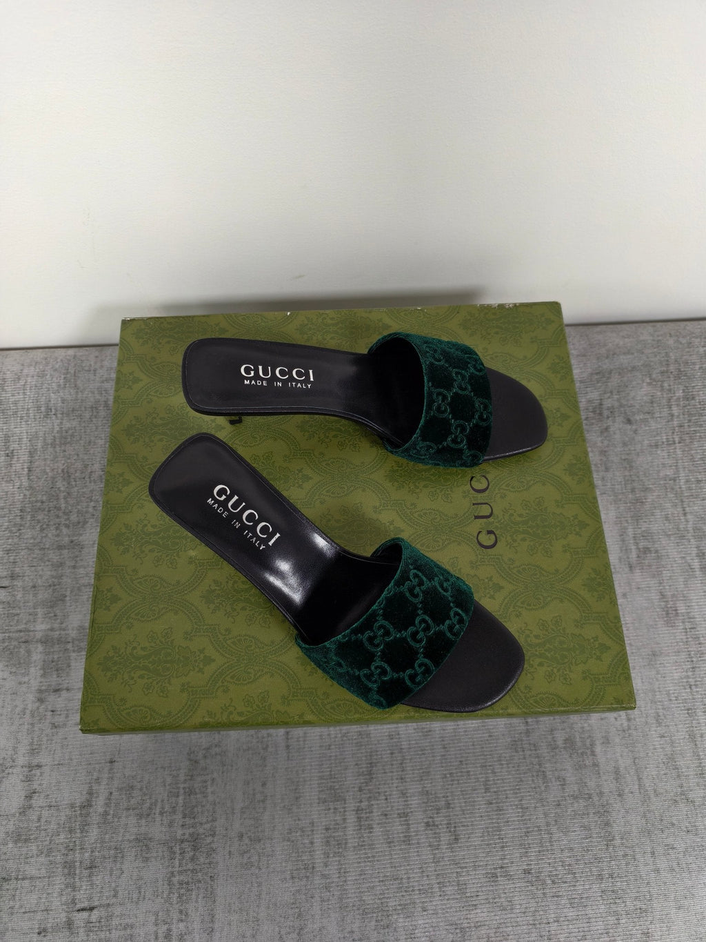 GUCCI 26S MULE SANDALS 55MM IN DARK GREEN VELVET GG EMBOSSED
