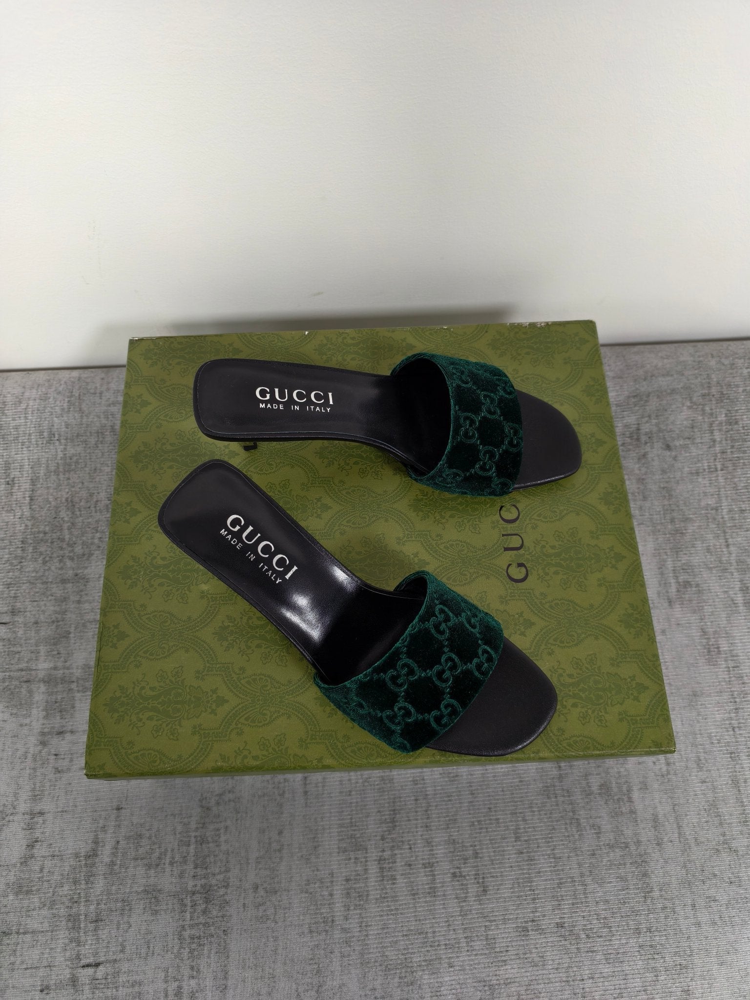 GUCCI 26S MULE SANDALS 55MM IN DARK GREEN VELVET GG EMBOSSED