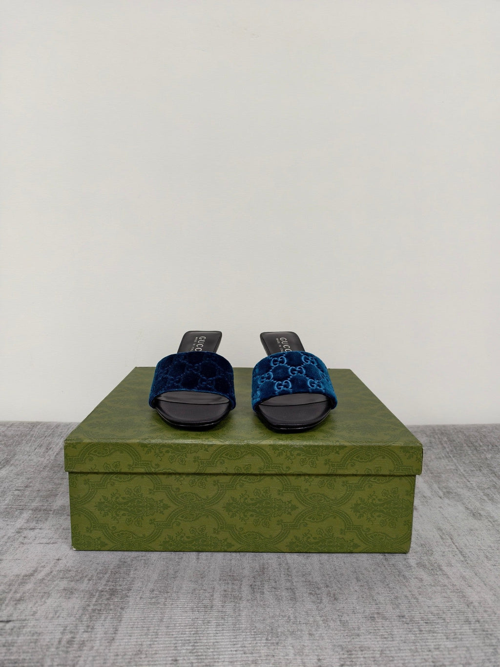 GUCCI 26S MULE SANDALS 55MM IN ROYAL BLUE VELVET GG EMBOSSED