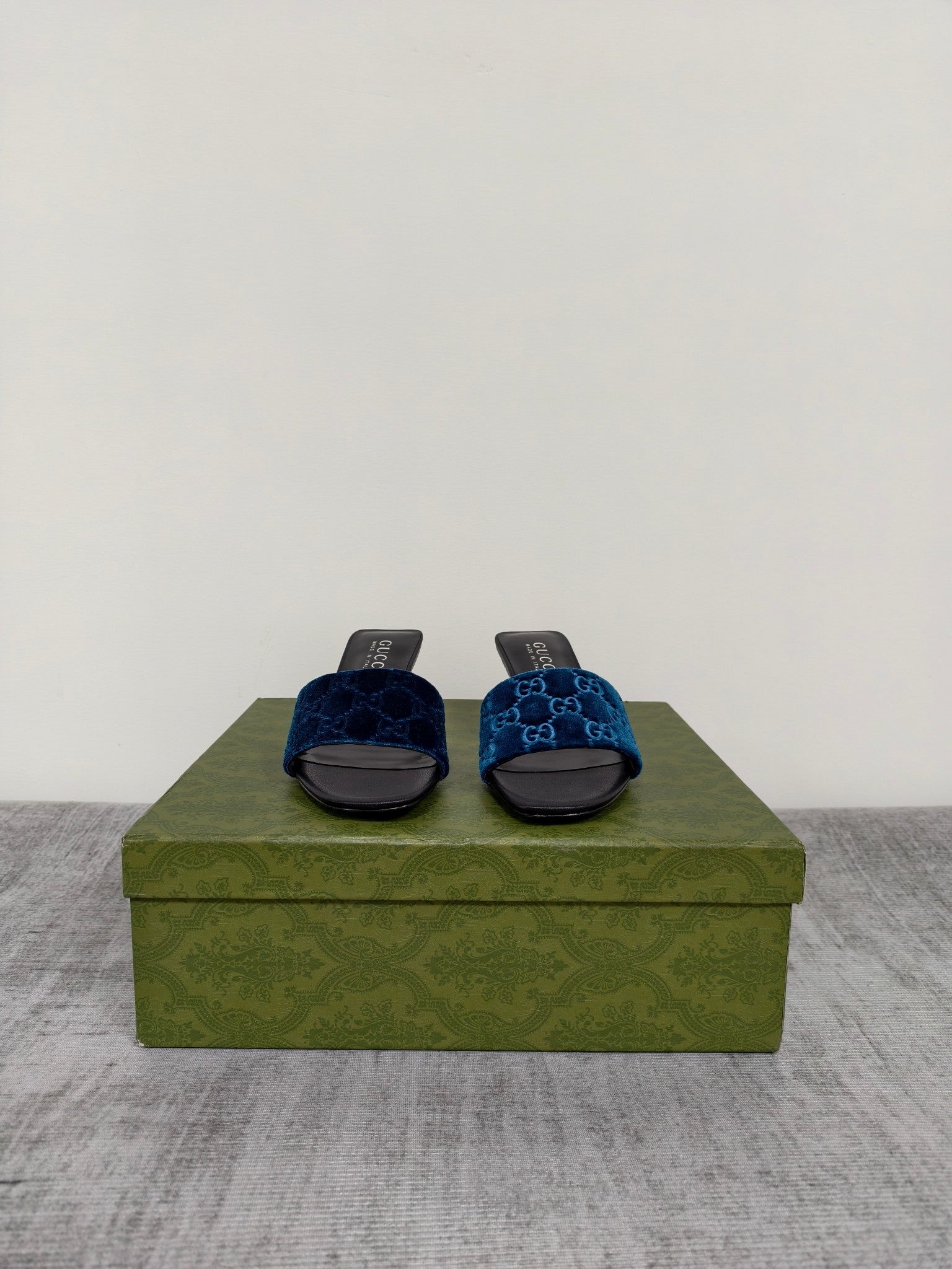 GUCCI 26S MULE SANDALS 55MM IN ROYAL BLUE VELVET GG EMBOSSED