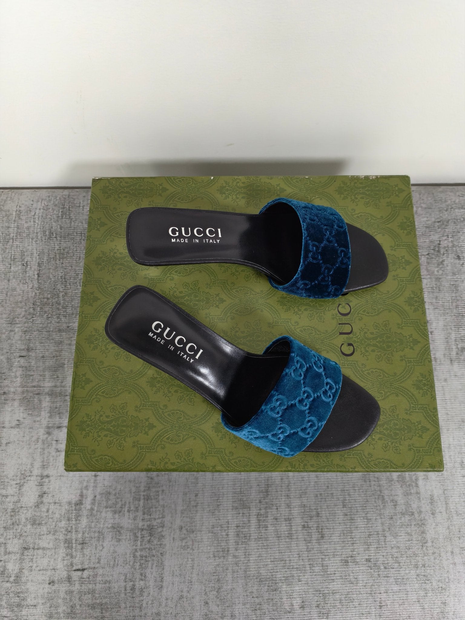 GUCCI 26S MULE SANDALS 55MM IN ROYAL BLUE VELVET GG EMBOSSED