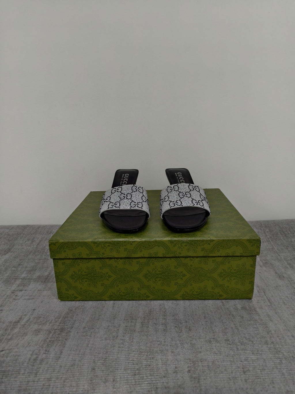 GUCCI 26S MULE SANDALS 55MM IN SILVER SATIN CRYSTAL GG