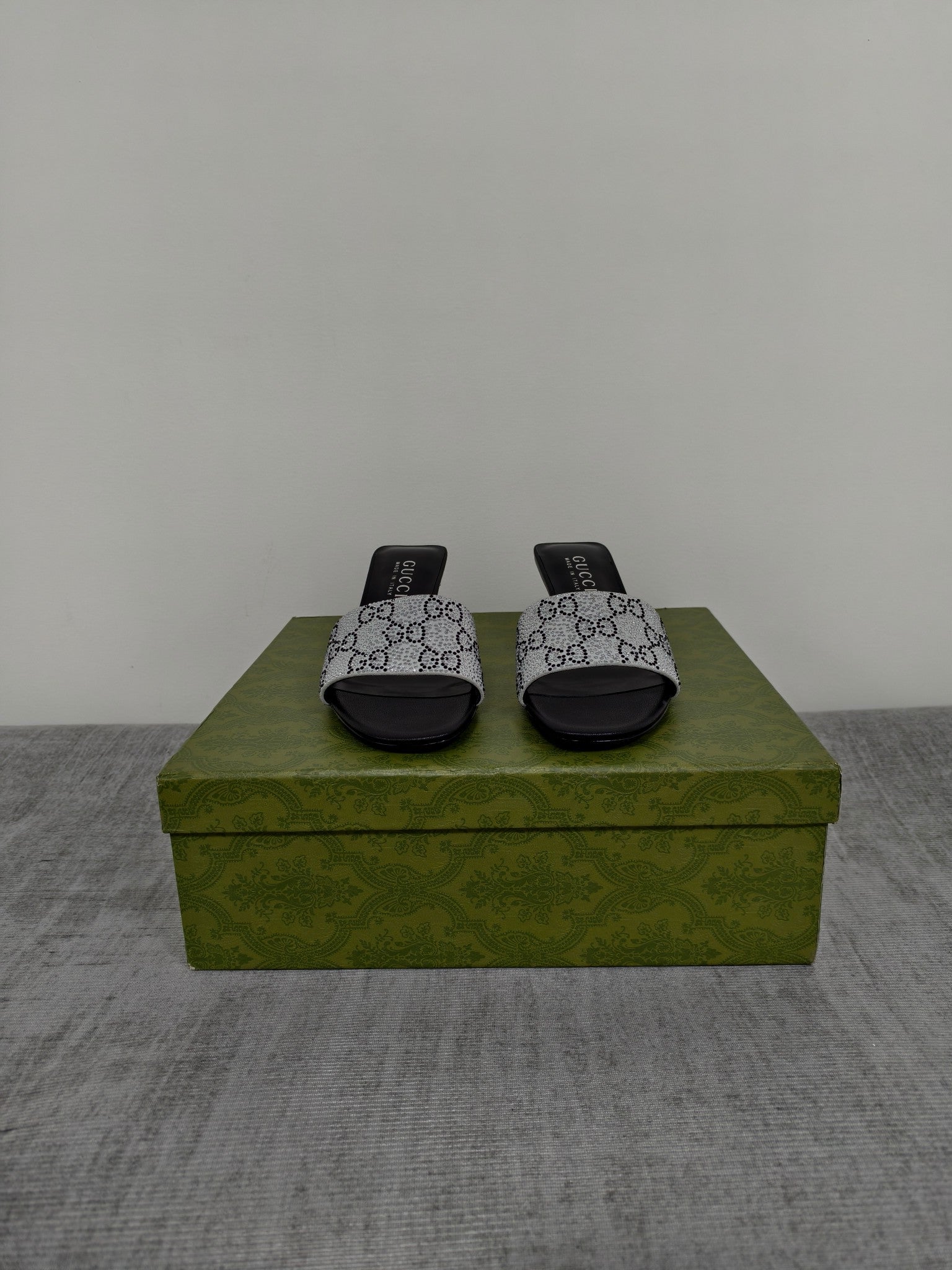 GUCCI 26S MULE SANDALS 55MM IN SILVER SATIN CRYSTAL GG