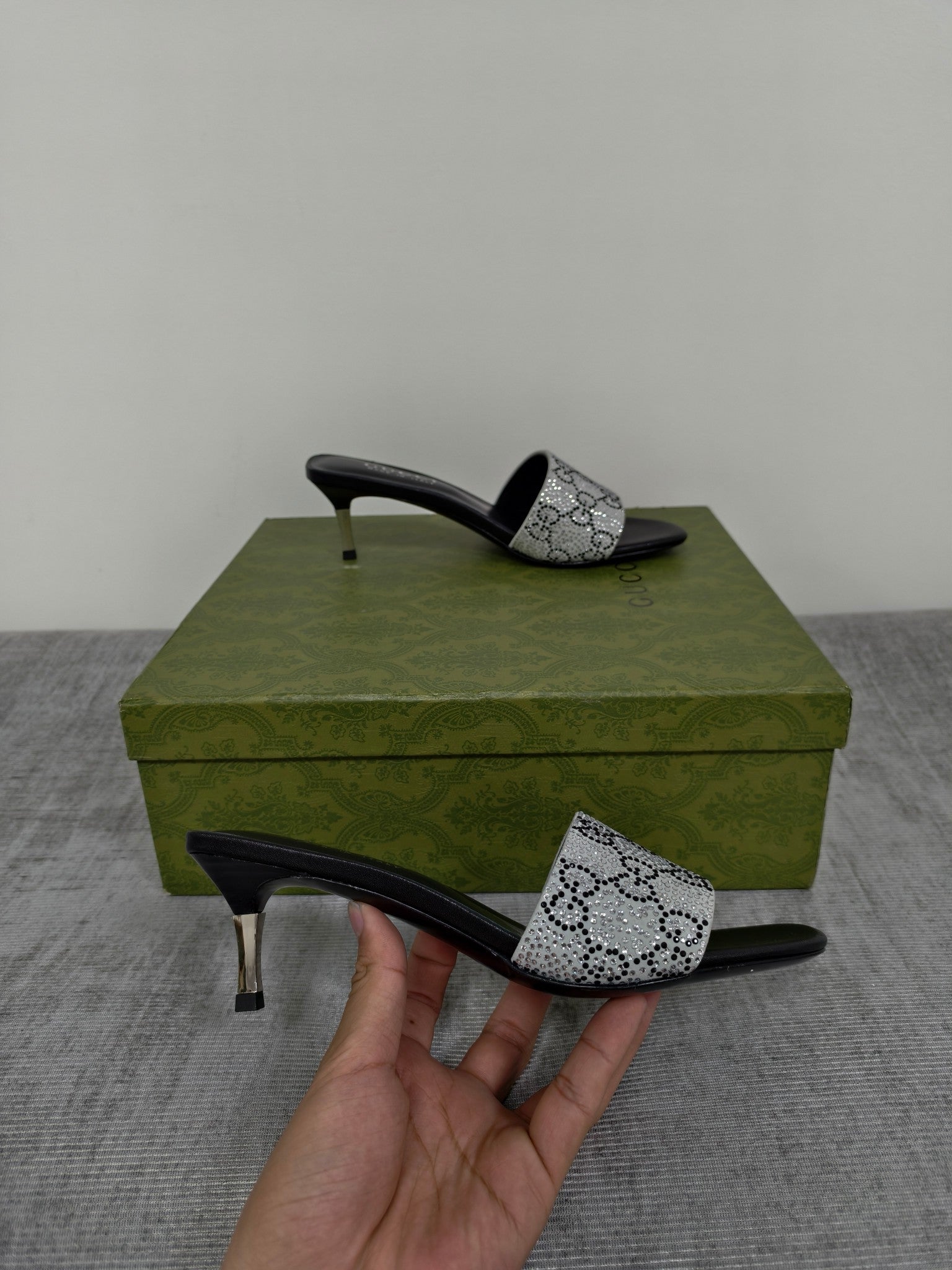 GUCCI 26S MULE SANDALS 55MM IN SILVER SATIN CRYSTAL GG