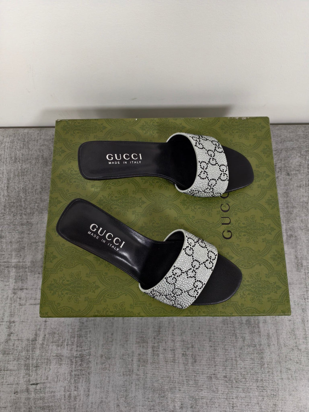 GUCCI 26S MULE SANDALS 55MM IN SILVER SATIN CRYSTAL GG