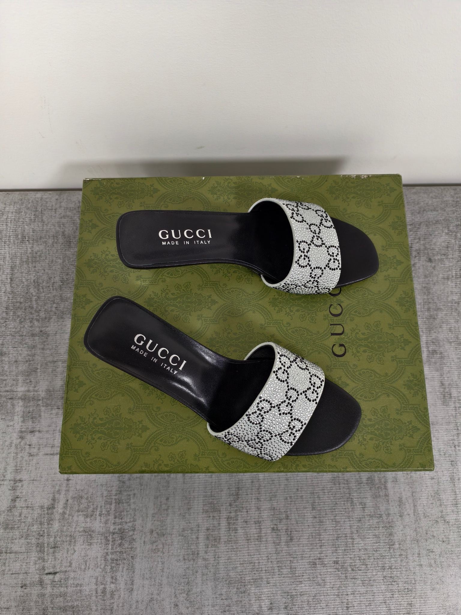 GUCCI 26S MULE SANDALS 55MM IN SILVER SATIN CRYSTAL GG