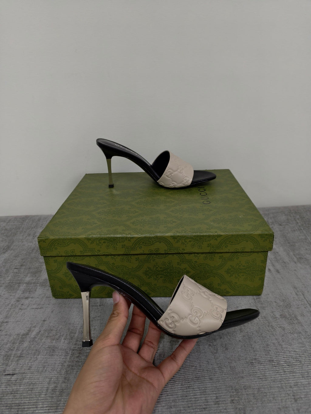 GUCCI 26S MULE SANDALS 85MM IN IVORY WHITE CALFSKIN GG EMBOSSED