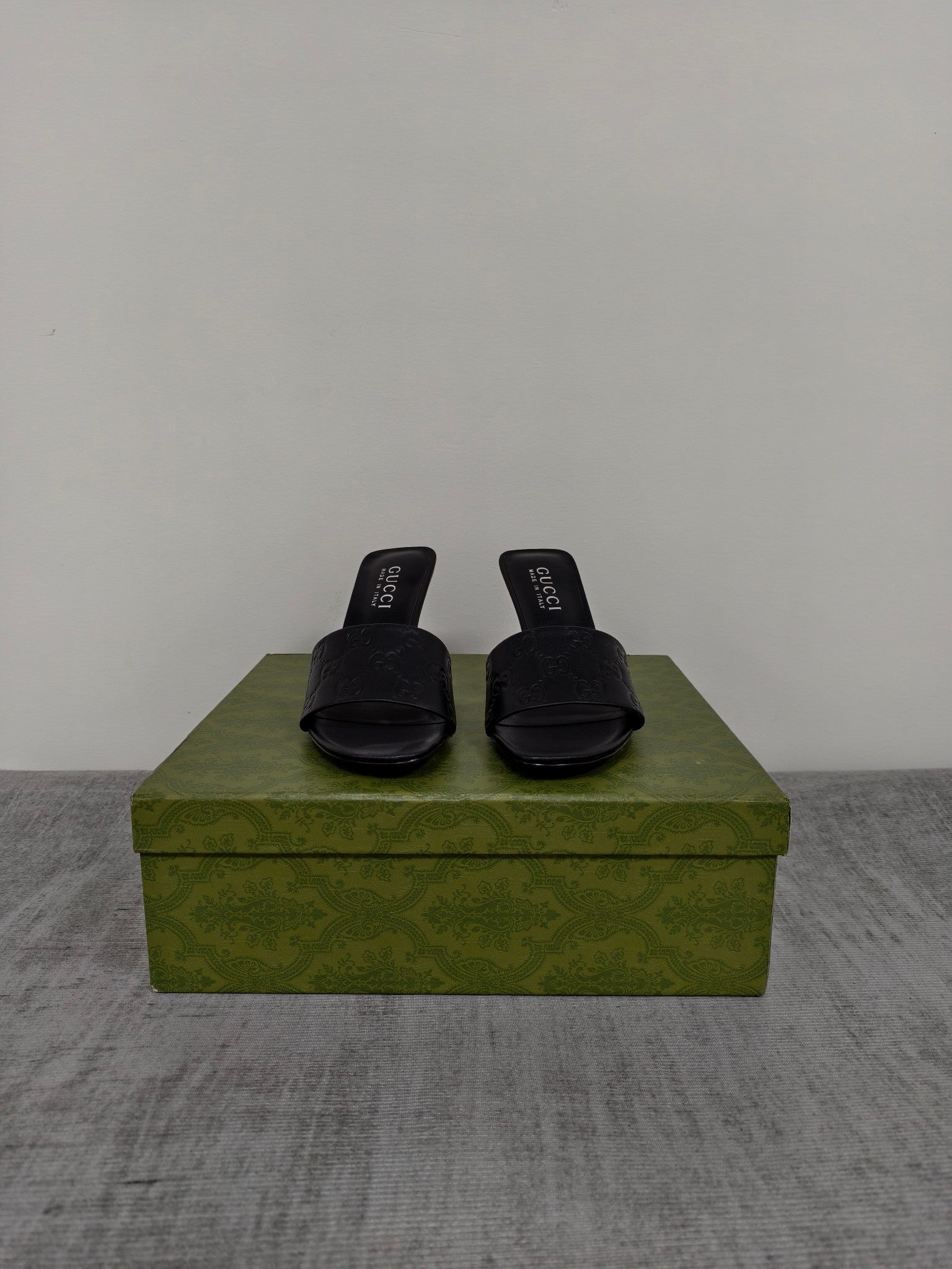 GUCCI 26S MULE SANDALS 85MM IN BLACK CALFSKIN GG EMBOSSED