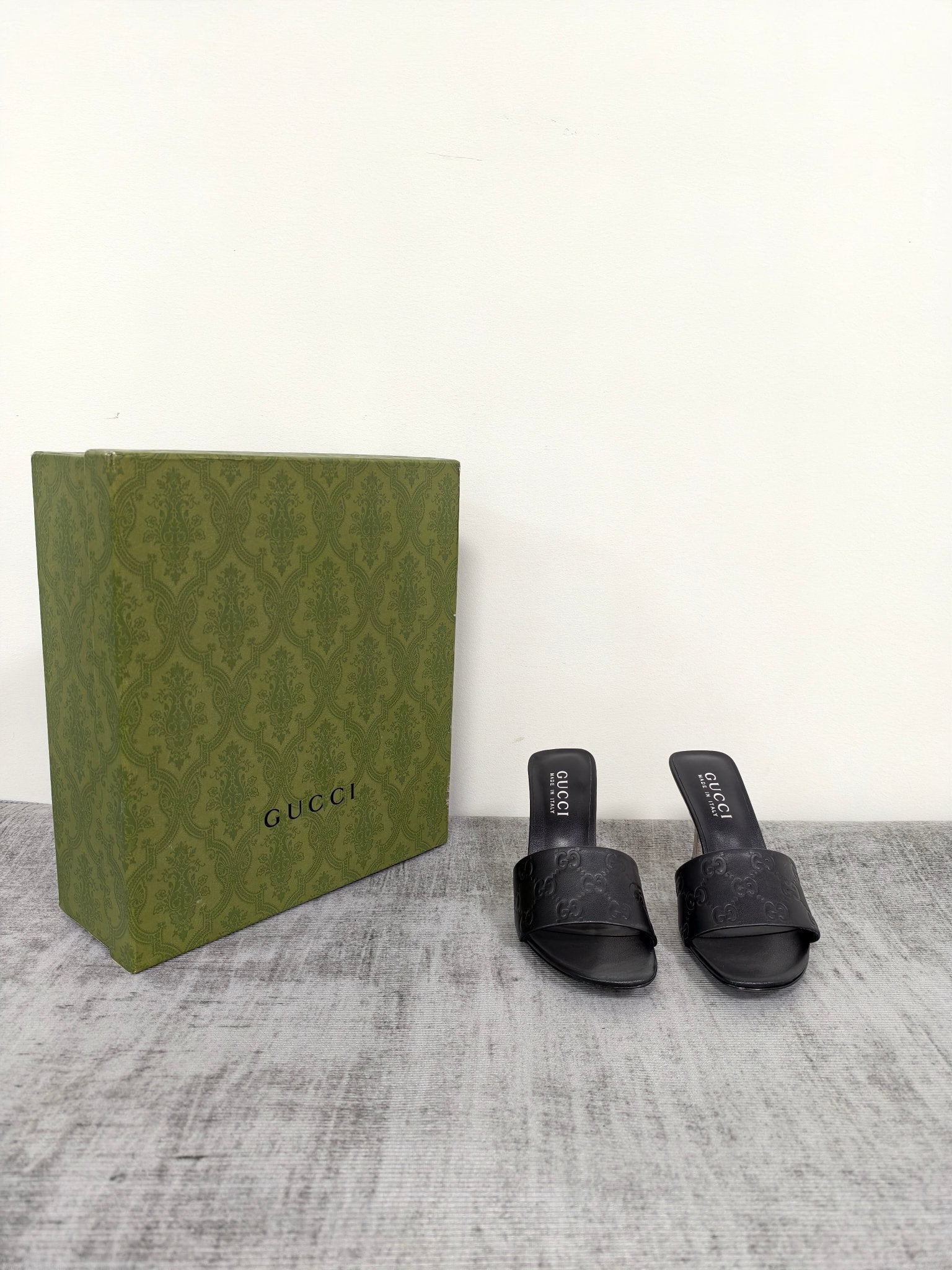GUCCI 26S MULE SANDALS 85MM IN BLACK CALFSKIN GG EMBOSSED